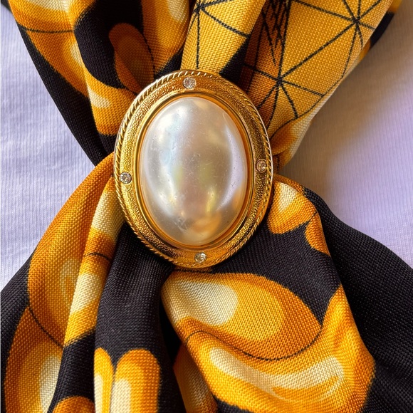 Jewelry - Pearl & Rhinestone Scarf Clip/Ring